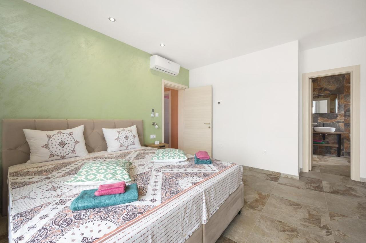 Villa Nur Pula Exteriör bild