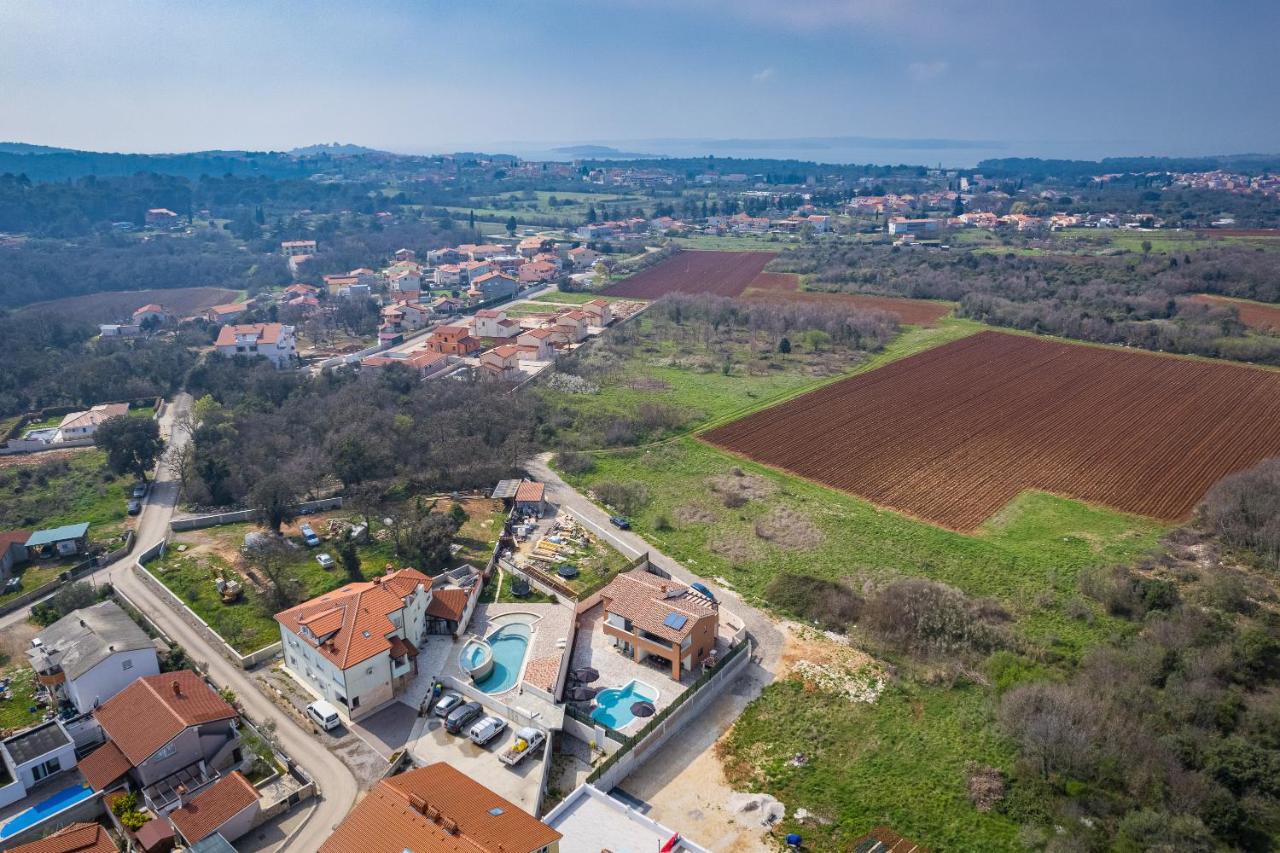 Villa Nur Pula Exteriör bild