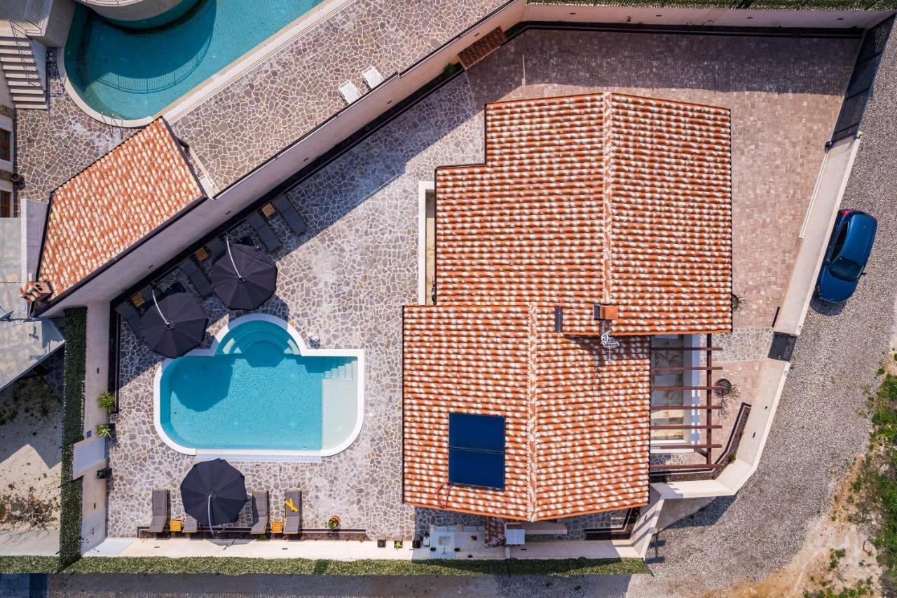 Villa Nur Pula Exteriör bild