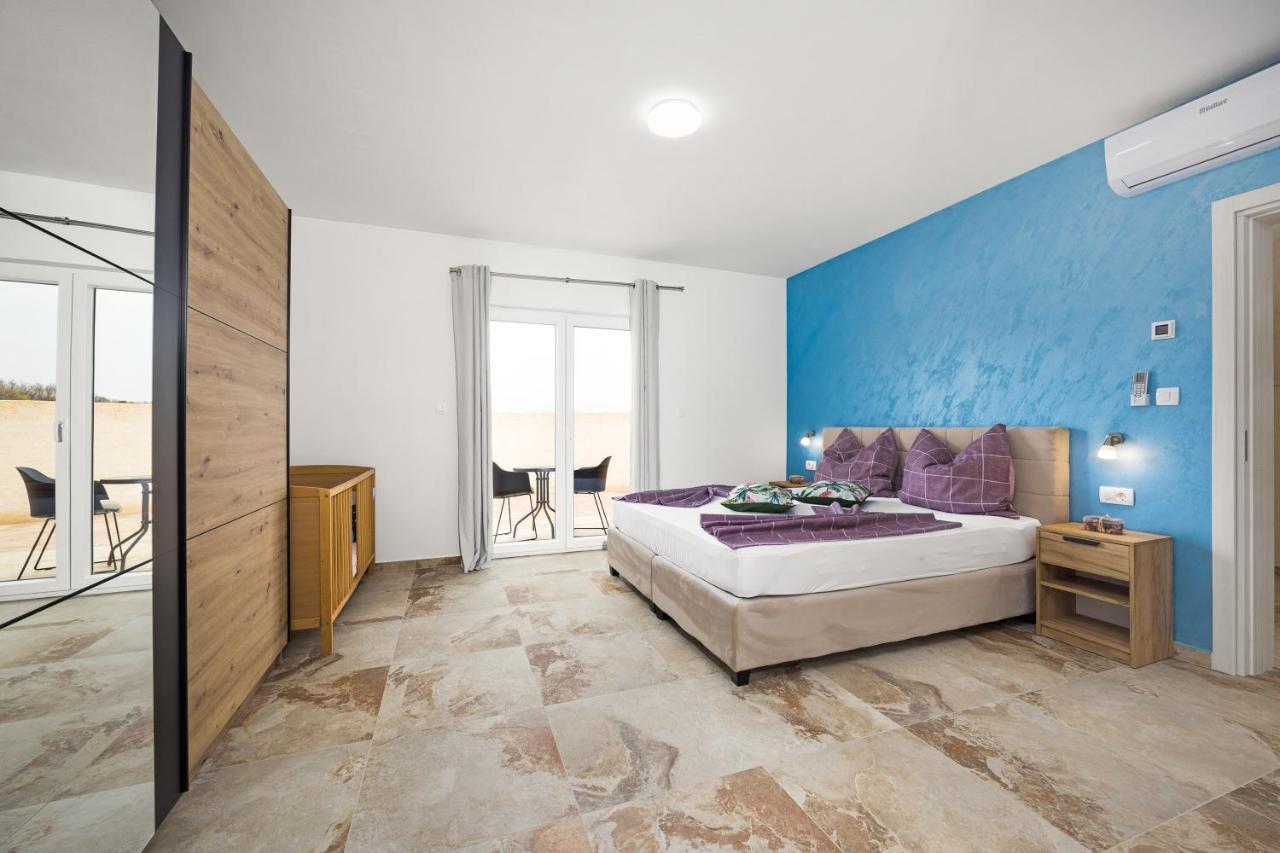 Villa Nur Pula Exteriör bild